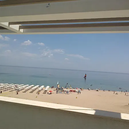 Azur Apartament *